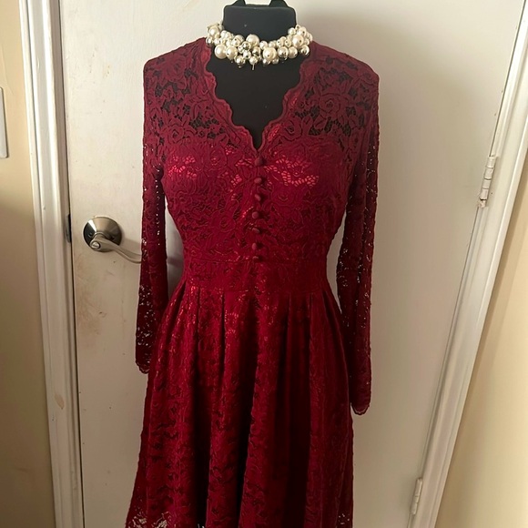 Elegant Lace Burgundy Dress size L - Picture 4 of 4